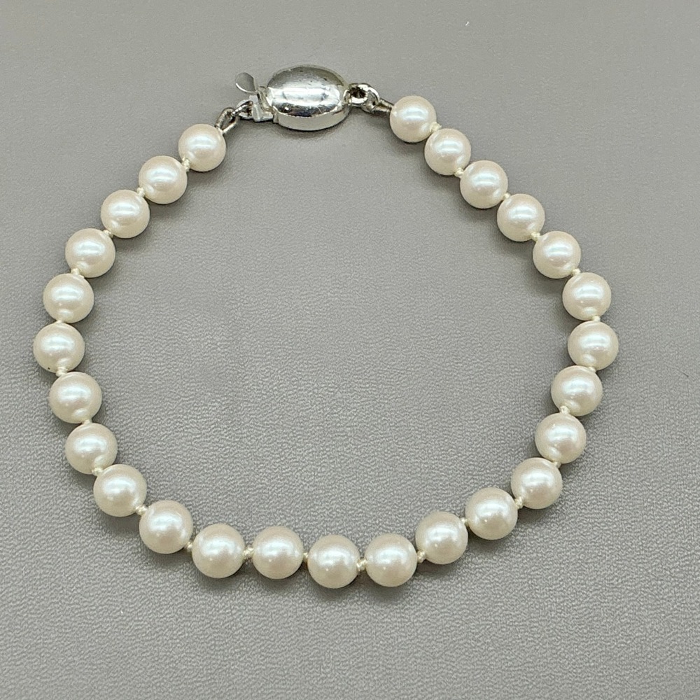 Talbots Bracelet Cream Faux Pearl Knotted Strand Silver Tone Box Clasp 8 in